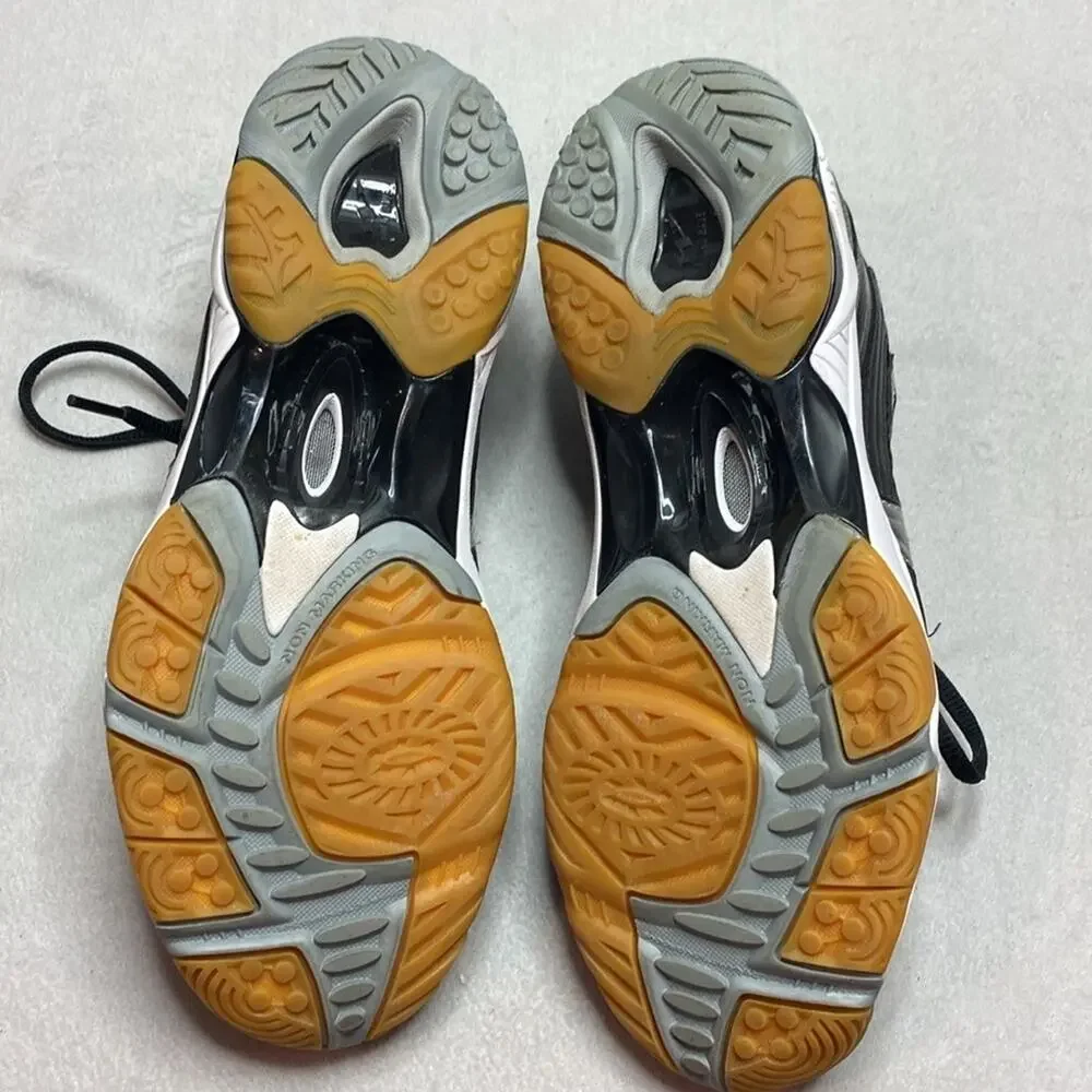Mizuno black and silver tennis shoes size 9